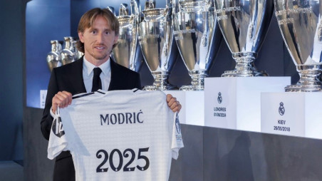 Luca Modric, 38,  signs one-year contract extension with Real Madrid