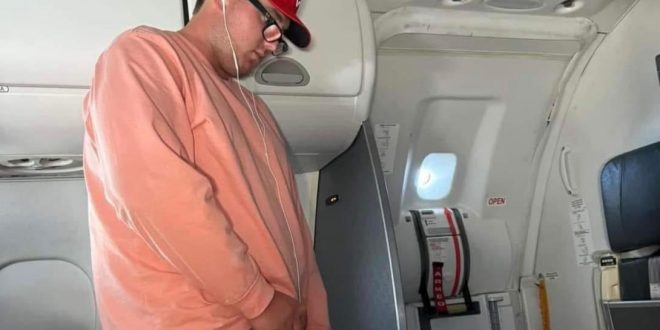 Man arrested after exposing himself and urinating in the aisle of a flight (photos)