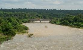 Man jumps inside Osun river moments after complaining about financial hardship