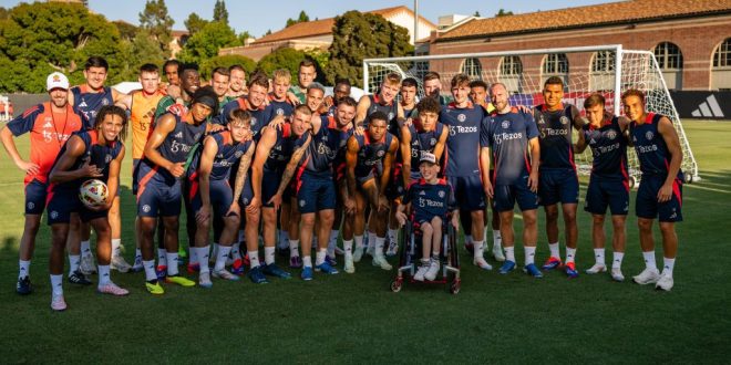 LOS ANGELES, CALIFORNIA - JULY 26: (EXCLUSIVE COVERAGE) The Manchester United pose with a fan in a wheelchair after a first team training session at UCLA on July 26, 2024 in Los Angeles, California. (Photo by Ash Donelon/Manchester United via Getty Images)