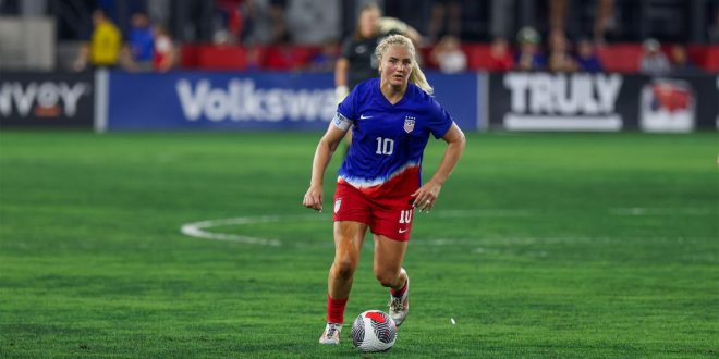 USWNT captain Lindsey Horan runs with the ball during a July 2024 friendly against Costa Rica.