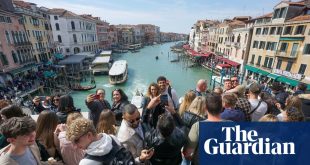 Venice cuts size of tourist parties to 25 to reduce impact on city
