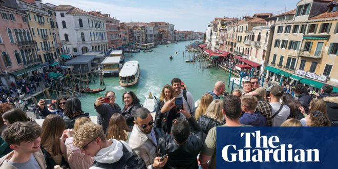 Venice cuts size of tourist parties to 25 to reduce impact on city