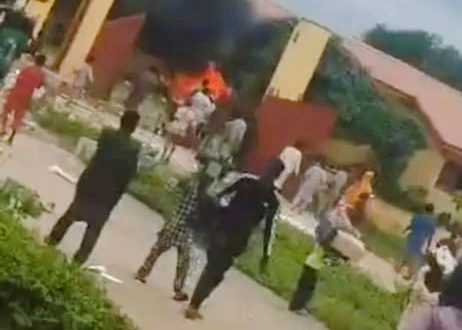 11 arrested as hoodlums burn LG Secretariat and cars in Niger state