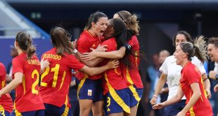 Spain players celebrate their penalty shootout victory over Colombia in the 2024 Olympics