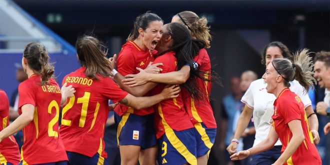 Spain players celebrate their penalty shootout victory over Colombia in the 2024 Olympics