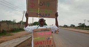 Elderly man hits the streets of Kano to begin protest