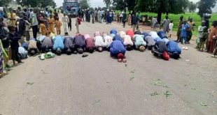 #EndBadGovernanceProtest: Katsina residents block road, hold prayer over insecurity