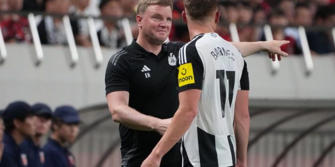 SAITAMA, JAPAN - JULY 31: Eddie Howe, coach of Newcastle United looks on during the J.LEAGUE International Series 2024 powered by docomo match between Urawa Red Diamonds and Newcastle United at Saitama Stadium on July 31, 2024 in Saitama, Japan. (Photo by Masashi Hara/Getty Images)