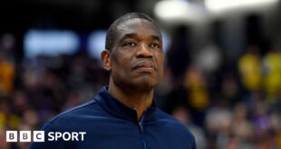 Dikembe Mutombo during a basketball match in 2020