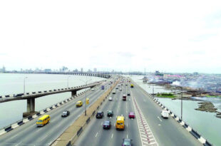 Man arrested for vandalizing aluminium railings on Third Mainland Bridge