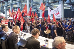 VW workers stage protest as managers and unions hold talks