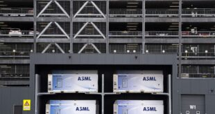 ASML shares plunge amid regulatory headwinds and valuation concerns