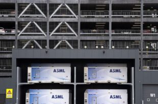 ASML shares plunge amid regulatory headwinds and valuation concerns