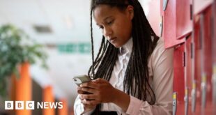 Fight begins to make mobile-free schools law