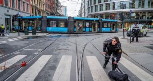 Four injured as tram crashes into Oslo Apple store (photos)