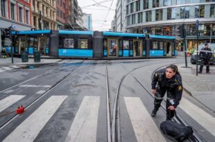 Four injured as tram crashes into Oslo Apple store (photos)