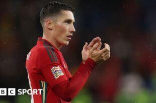 Harry Wilson  applauds Wales' fans