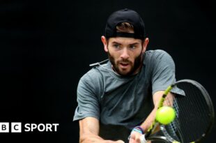 Jacob Fearnley hits a backhand return