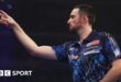 Luke Humphries throws a dart