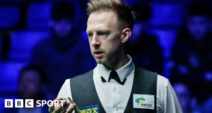 Judd Trump chalks his cue