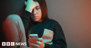 Sharp rise in problematic teenage social media use, study says