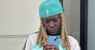 Singer Darkoo reacts to a fan telling her to quit being a lesbian