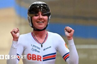 Katie Archibald celebrates after winning a race at the 2023 European Championships