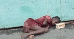 Unidentified lady found dump�d by roadside in Osun