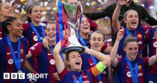 Barcelona lift the Women's Champions League trophy