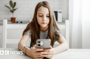 Australia plans social media ban for under-16s