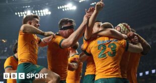 Australia players celebrate their winning try against England