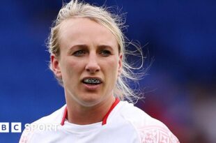 Jodie Cunningham in action for England in 2022