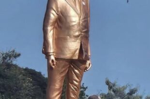 Ghana's outgoing President Nana Akufo-Addo unveils a statueÂ ofÂ himself (Photos)