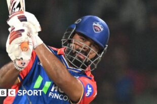 Rishabh Pant batting for Delhi Capitals