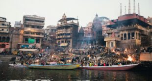 Indian Man wakes up on funeral pyre just before it was set on fire