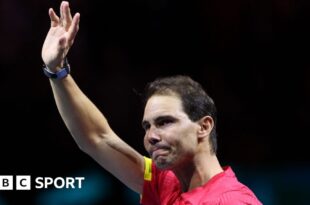 Rafael Nadal waves to the crowd