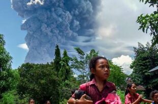 School children run for their lives as Indonesia?s Mount Lewotobi Laki Laki erupts for the second time in a week