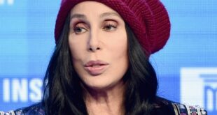 Singer Cher recalls losing v!rginity at 14 for