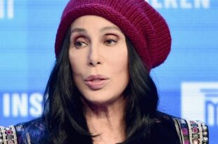 Singer Cher recalls losing v!rginity at 14 for