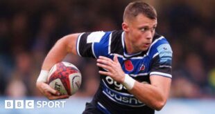 Tom Carr-Smith running with the ball during Bath's Premiership match against Sale