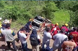 Two-year-old child and five teenagers among 17 k!lled after school bus crash in Peru