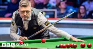 Kyren Wilson eyes up a pot