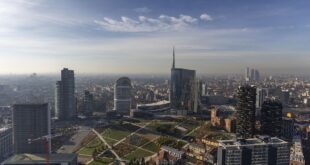 UniCredit makes surprise €10bn offer for Italian rival Banco BPM