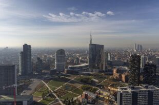 UniCredit makes surprise €10bn offer for Italian rival Banco BPM