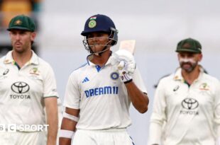 Mitchell Marsh, Yashasvi Jaiswal and Nathan Lyon