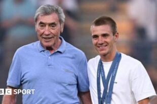 Eddy Merckx with Remco Evenepoel at an Anderlecht game in 2024