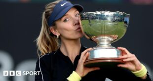 Katie Boulter kisses the Nottingham Open trophy after winning the 2024 title