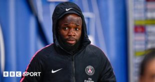 Lassana Diarra before a match between PSG and Lille