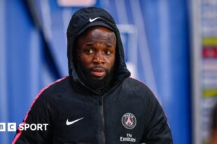 Lassana Diarra before a match between PSG and Lille